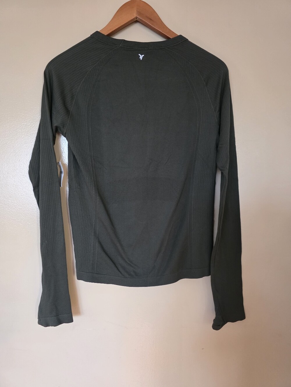 Old Navy Active Fluid Seamless Fitted Top L Olive Green Athleisure Gorpcore Yoga - Picture 4 of 9